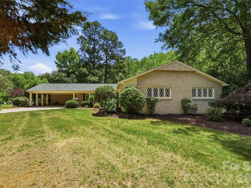 6014 Glenridge Road, Charlotte, NC 28211.  MLS# CAR4386522, YatesRealty ID 28128. 