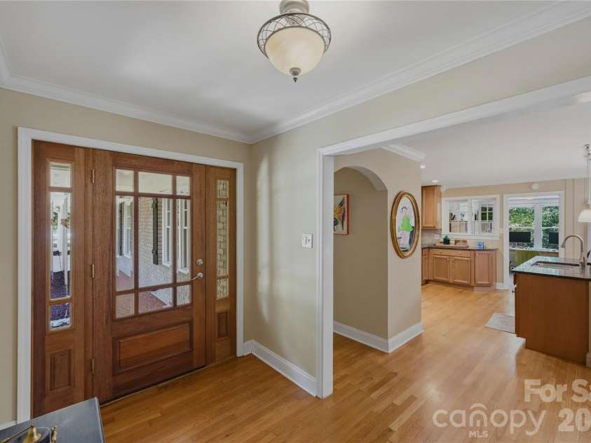 6014 Glenridge Road, Charlotte, NC 28211.  MLS# CAR4386522, YatesRealty ID 28128. 