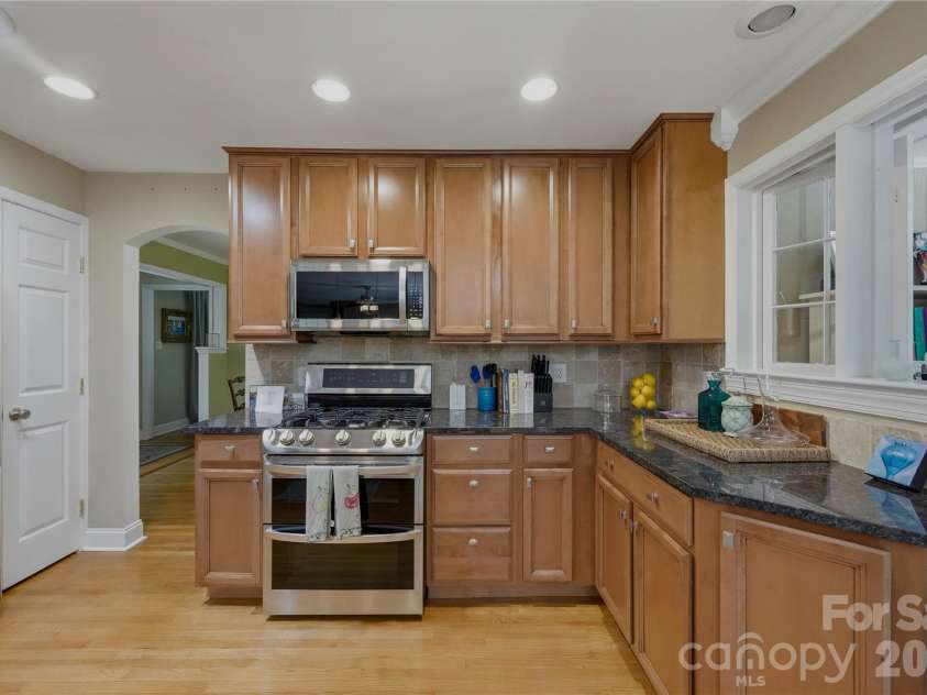 6014 Glenridge Road, Charlotte, NC 28211.  MLS# CAR4386522, YatesRealty ID 28128. 