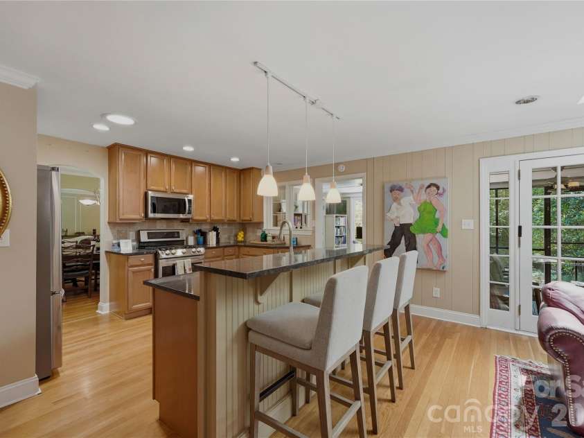 6014 Glenridge Road, Charlotte, NC 28211.  MLS# CAR4386522, YatesRealty ID 28128. 