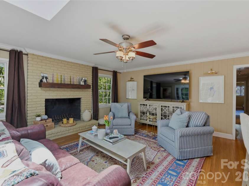 6014 Glenridge Road, Charlotte, NC 28211.  MLS# CAR4386522, YatesRealty ID 28128. 