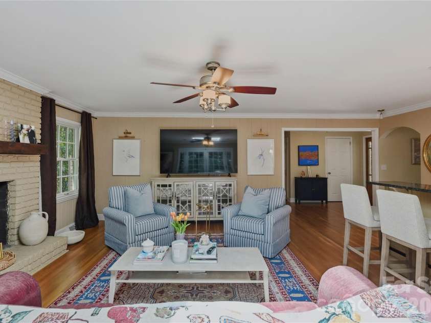 6014 Glenridge Road, Charlotte, NC 28211.  MLS# CAR4386522, YatesRealty ID 28128. 