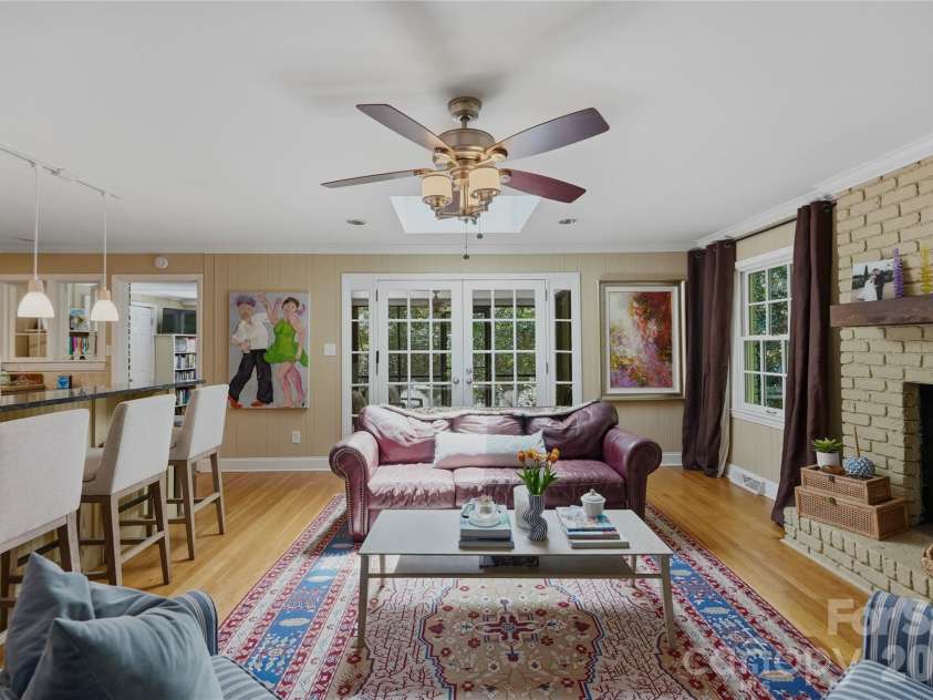 6014 Glenridge Road, Charlotte, NC 28211.  MLS# CAR4386522, YatesRealty ID 28128. 