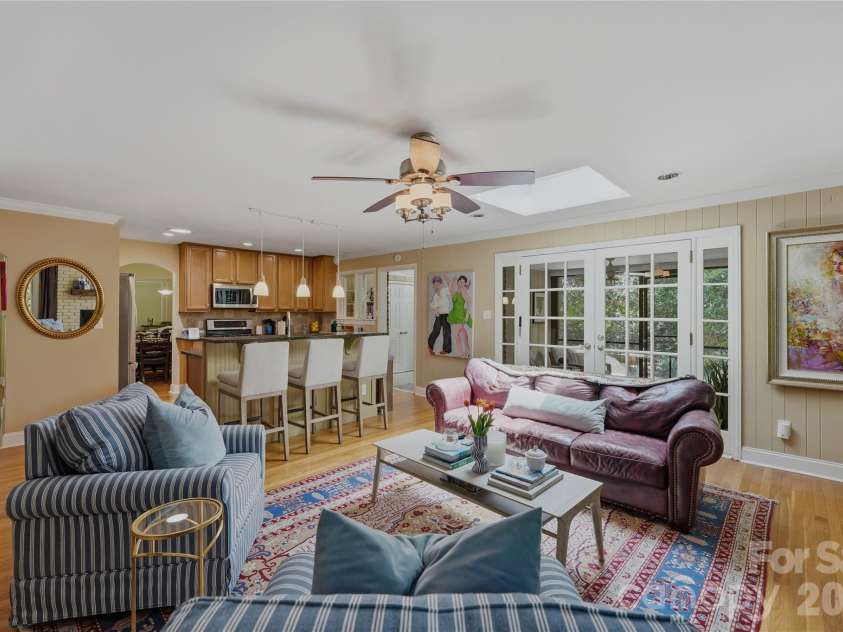 6014 Glenridge Road, Charlotte, NC 28211.  MLS# CAR4386522, YatesRealty ID 28128. 