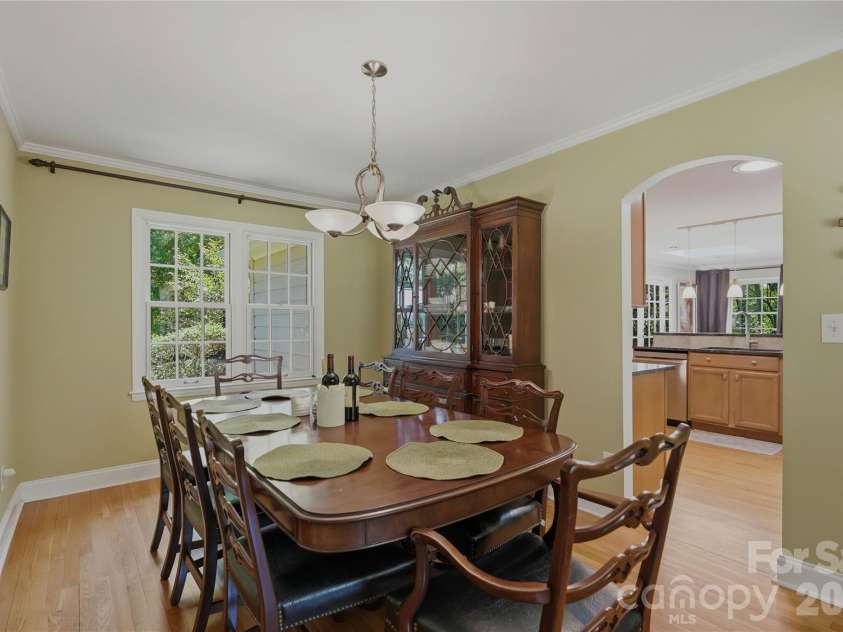 6014 Glenridge Road, Charlotte, NC 28211.  MLS# CAR4386522, YatesRealty ID 28128. 