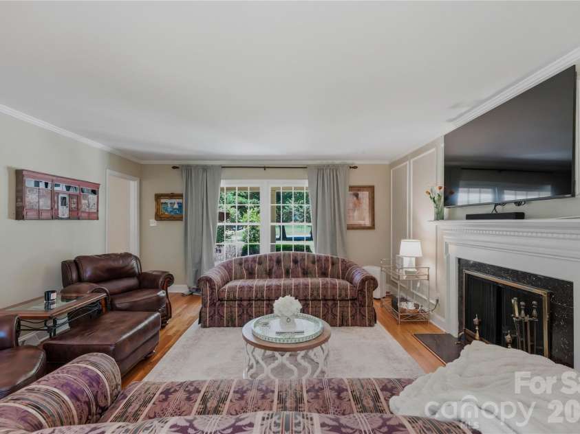 6014 Glenridge Road, Charlotte, NC 28211.  MLS# CAR4386522, YatesRealty ID 28128. 