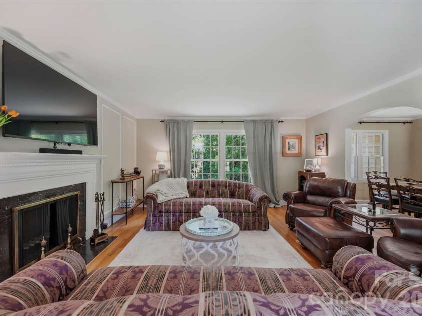 6014 Glenridge Road, Charlotte, NC 28211.  MLS# CAR4386522, YatesRealty ID 28128. 