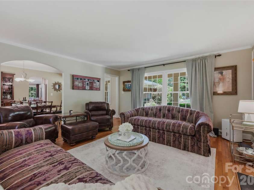 6014 Glenridge Road, Charlotte, NC 28211.  MLS# CAR4386522, YatesRealty ID 28128. 