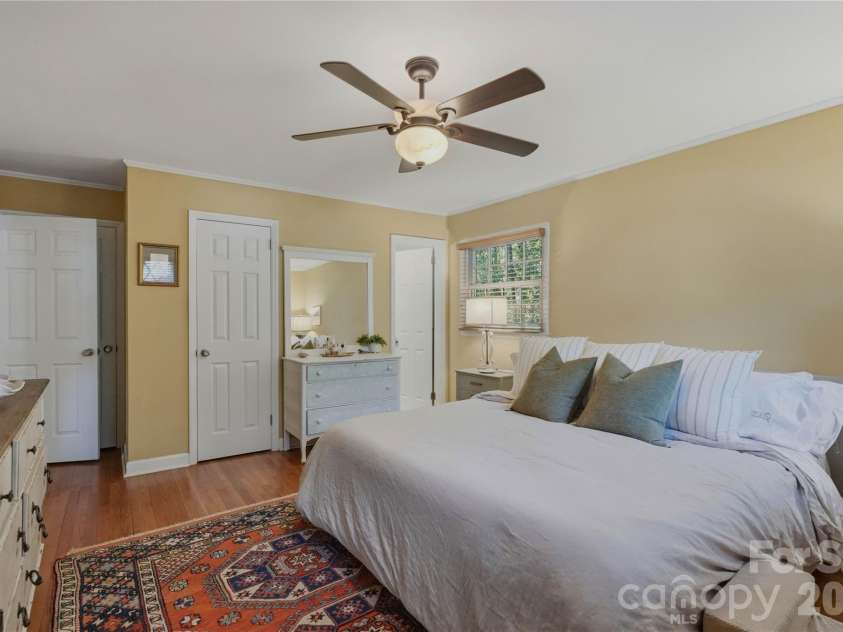 6014 Glenridge Road, Charlotte, NC 28211.  MLS# CAR4386522, YatesRealty ID 28128. 