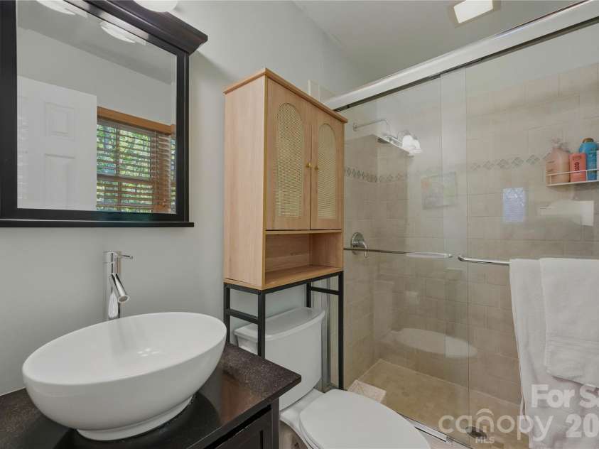 6014 Glenridge Road, Charlotte, NC 28211.  MLS# CAR4386522, YatesRealty ID 28128. 