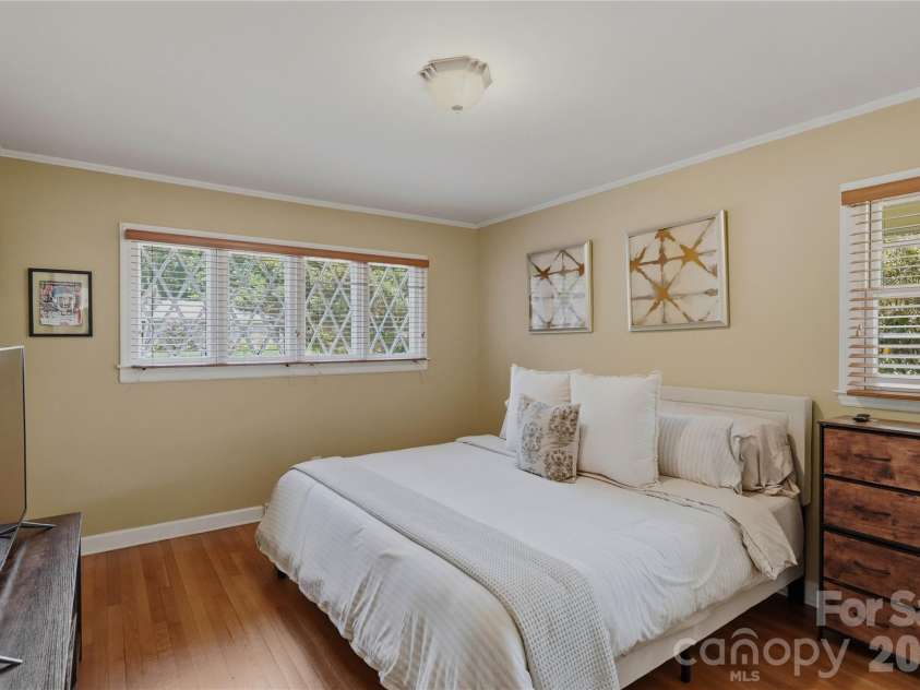 6014 Glenridge Road, Charlotte, NC 28211.  MLS# CAR4386522, YatesRealty ID 28128. 