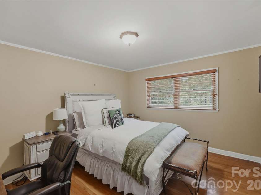 6014 Glenridge Road, Charlotte, NC 28211.  MLS# CAR4386522, YatesRealty ID 28128. 