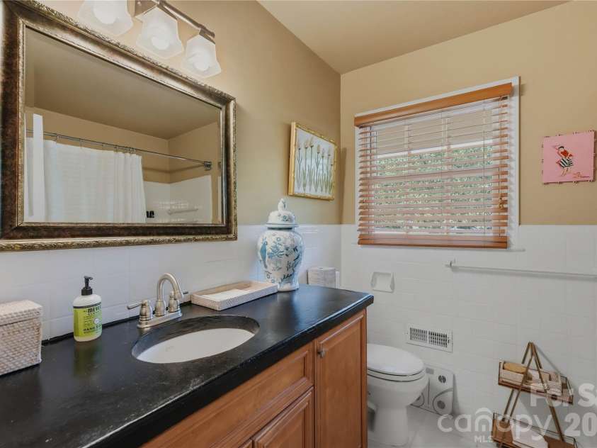 6014 Glenridge Road, Charlotte, NC 28211.  MLS# CAR4386522, YatesRealty ID 28128. 