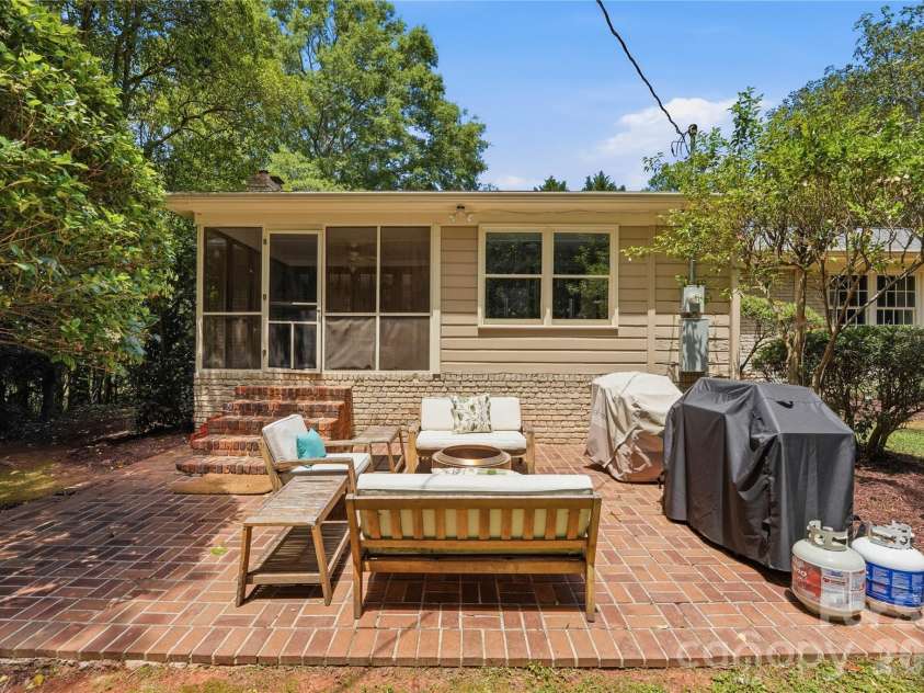 6014 Glenridge Road, Charlotte, NC 28211.  MLS# CAR4386522, YatesRealty ID 28128. 