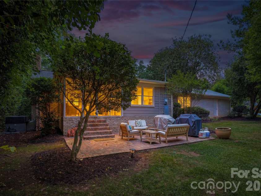 6014 Glenridge Road, Charlotte, NC 28211.  MLS# CAR4386522, YatesRealty ID 28128. 