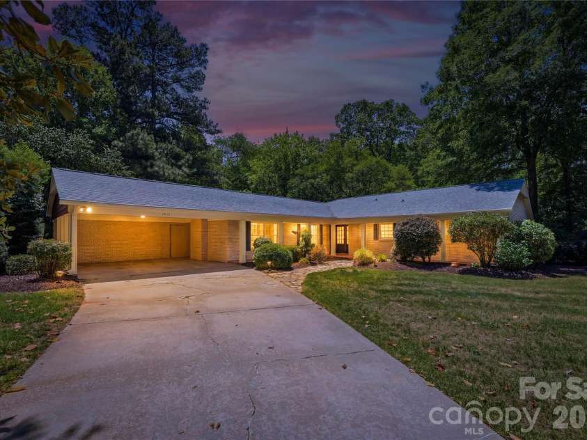 6014 Glenridge Road, Charlotte, NC 28211.  MLS# CAR4386522, YatesRealty ID 28128. 