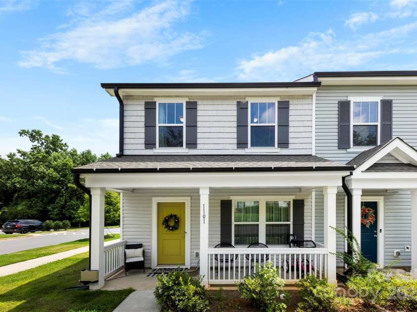 1101 Plaza Walk Drive, Charlotte, NC 28215.  MLS# CAR4271638, YatesRealty ID 28129. 