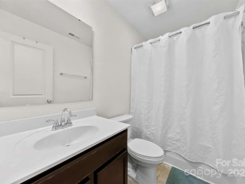 1101 Plaza Walk Drive, Charlotte, NC 28215.  MLS# CAR4271638, YatesRealty ID 28129. 