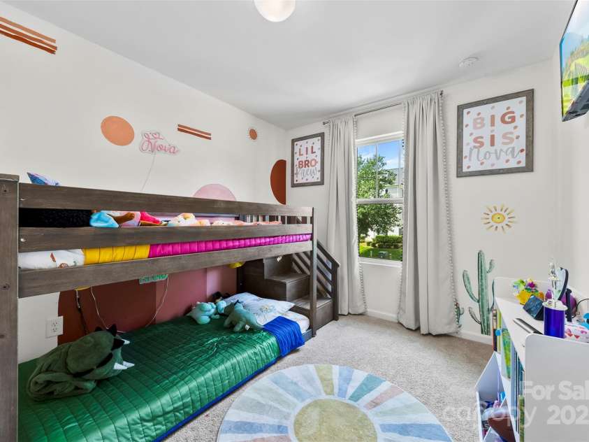 1101 Plaza Walk Drive, Charlotte, NC 28215.  MLS# CAR4271638, YatesRealty ID 28129. 