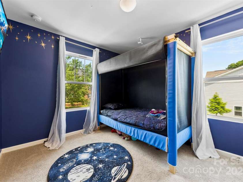 1101 Plaza Walk Drive, Charlotte, NC 28215.  MLS# CAR4271638, YatesRealty ID 28129. 