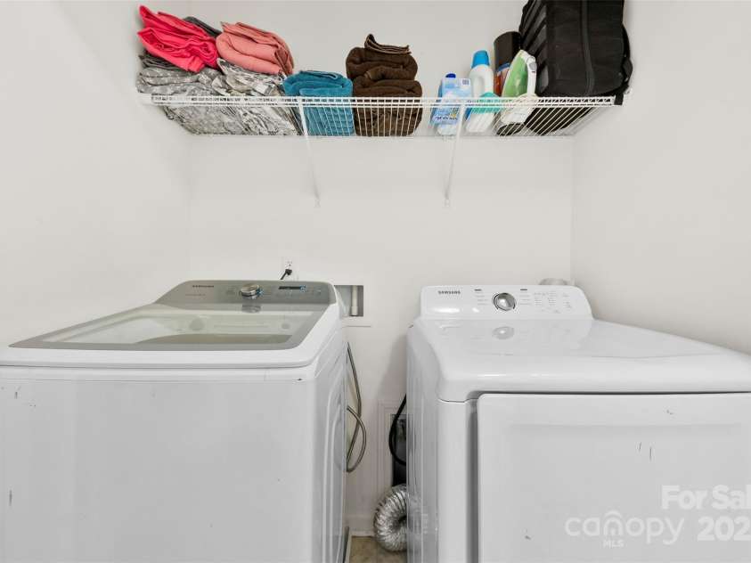 1101 Plaza Walk Drive, Charlotte, NC 28215.  MLS# CAR4271638, YatesRealty ID 28129. 