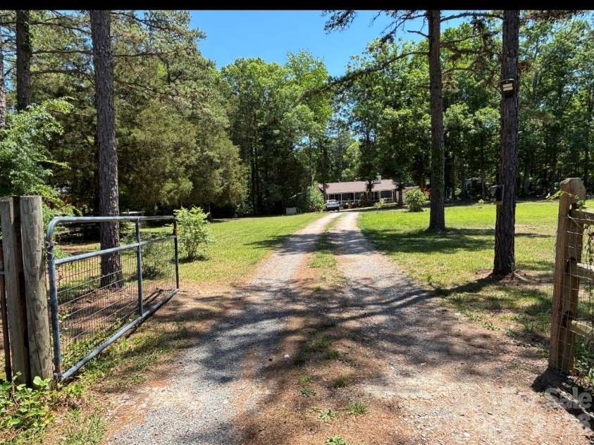 14851 Bethel Avenue Extension, Midland, NC 28107.  MLS# CAR4385379, YatesRealty ID 28129. Main 