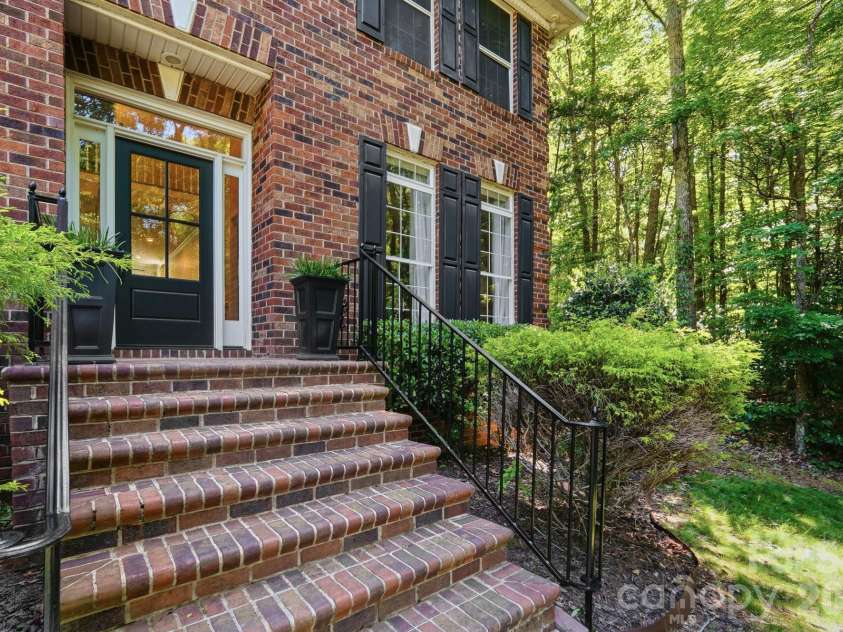 11915 Austin Court, Mint Hill, NC 28227.  MLS# CAR4381434, YatesRealty ID 28130. 