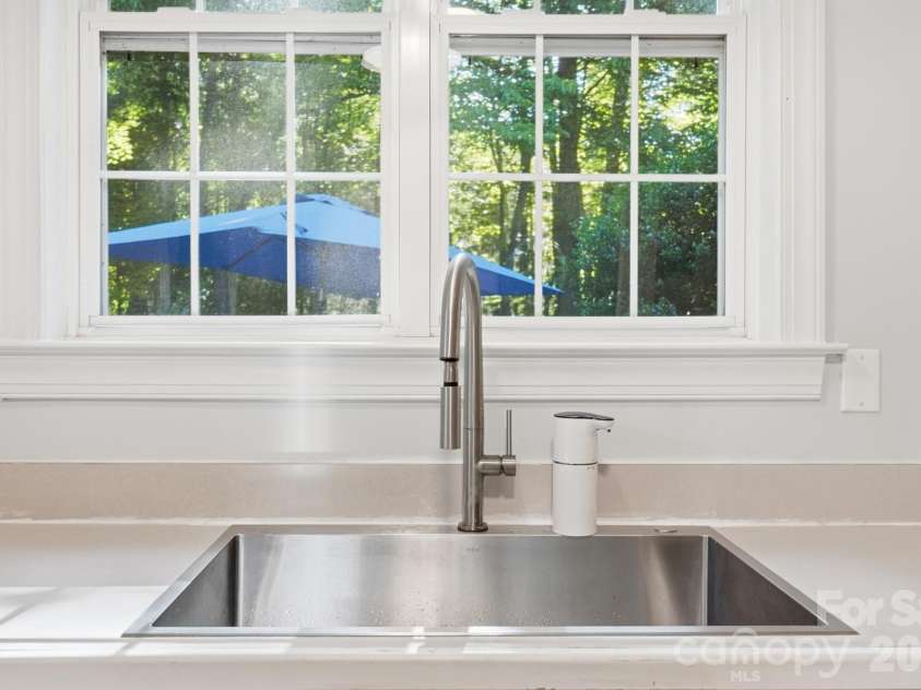 11915 Austin Court, Mint Hill, NC 28227.  MLS# CAR4381434, YatesRealty ID 28130. 