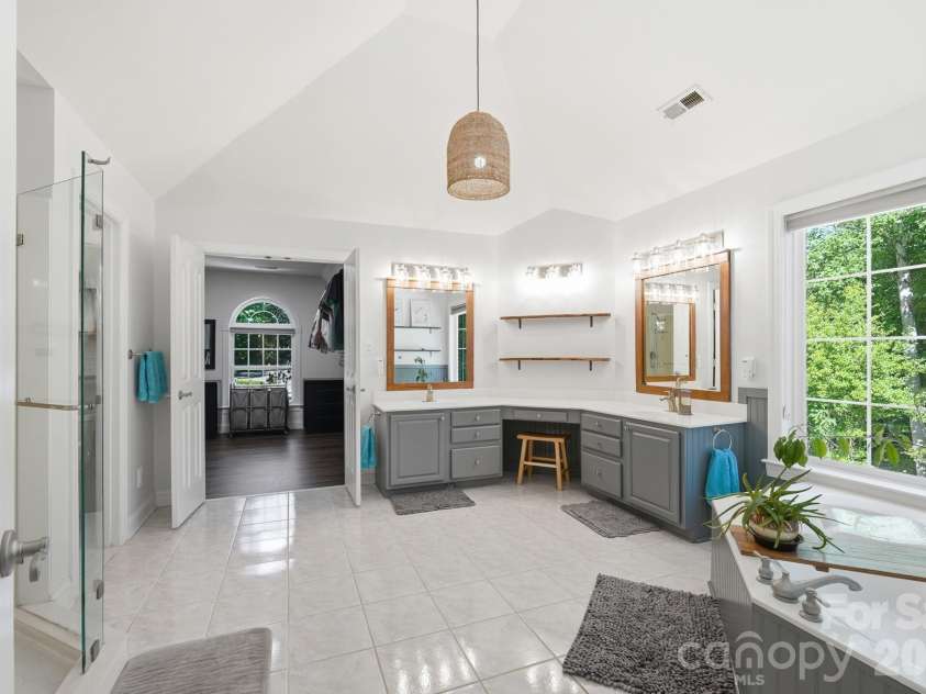 11915 Austin Court, Mint Hill, NC 28227.  MLS# CAR4381434, YatesRealty ID 28130. 