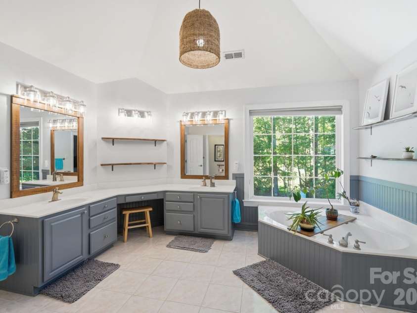 11915 Austin Court, Mint Hill, NC 28227.  MLS# CAR4381434, YatesRealty ID 28130. 
