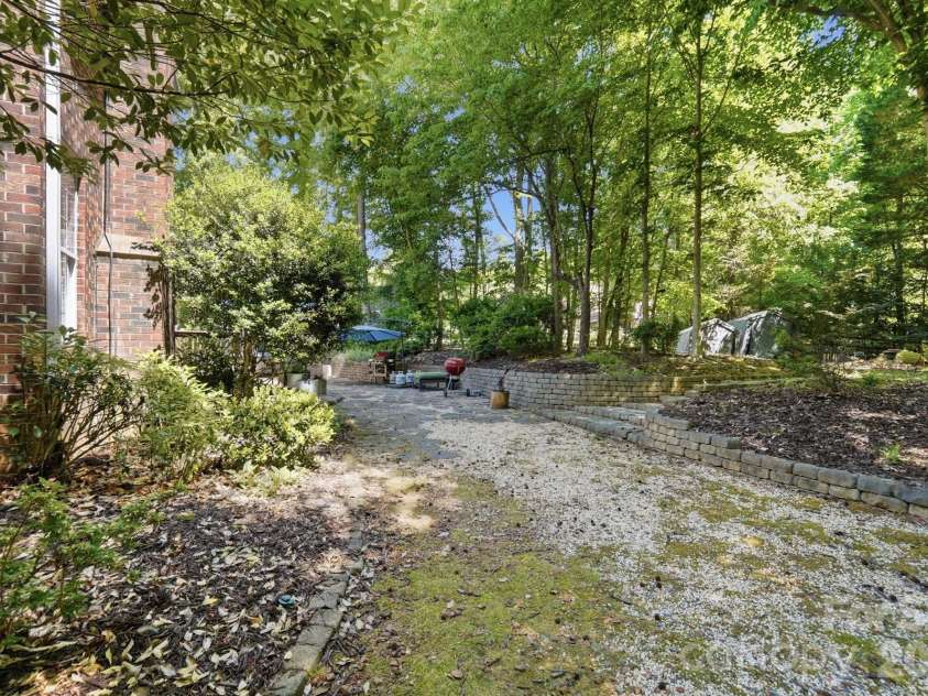 11915 Austin Court, Mint Hill, NC 28227.  MLS# CAR4381434, YatesRealty ID 28130. 