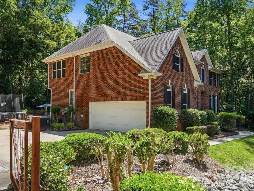 11915 Austin Court, Mint Hill, NC 28227.  MLS# CAR4381434, YatesRealty ID 28130. 
