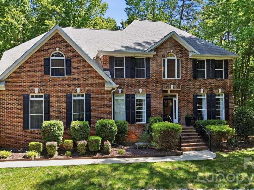 11915 Austin Court, Mint Hill, NC 28227.  MLS# CAR4381434, YatesRealty ID 28130. 