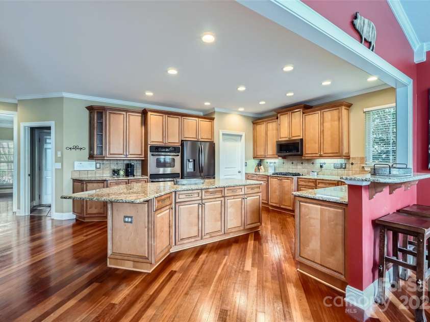 844 Clonmel Drive, Matthews, NC 28104.  MLS# CAR4275130, YatesRealty ID 28130. 