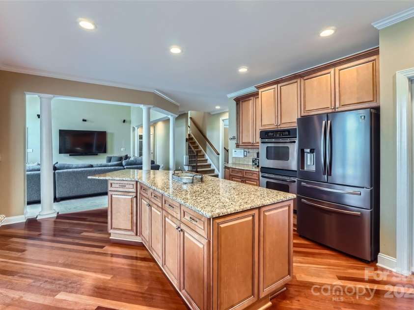 844 Clonmel Drive, Matthews, NC 28104.  MLS# CAR4275130, YatesRealty ID 28130. 