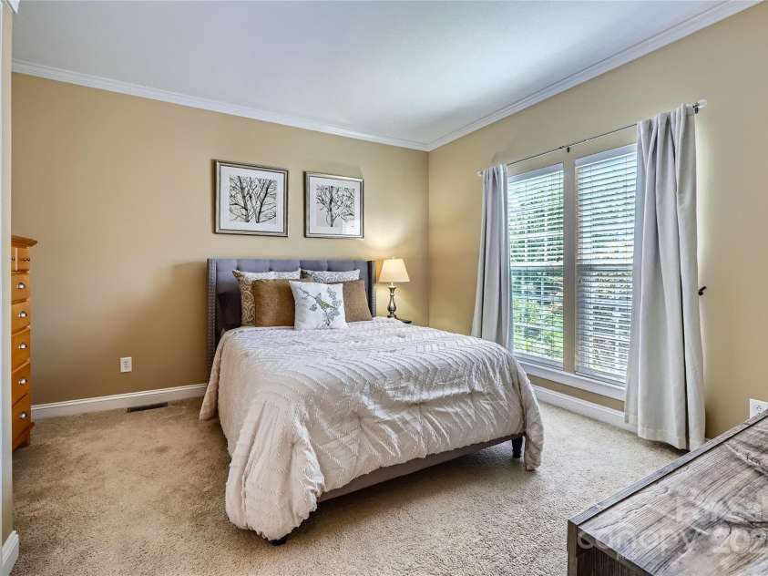 844 Clonmel Drive, Matthews, NC 28104.  MLS# CAR4275130, YatesRealty ID 28130. 