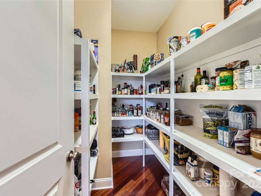 844 Clonmel Drive, Matthews, NC 28104.  MLS# CAR4275130, YatesRealty ID 28130. 
