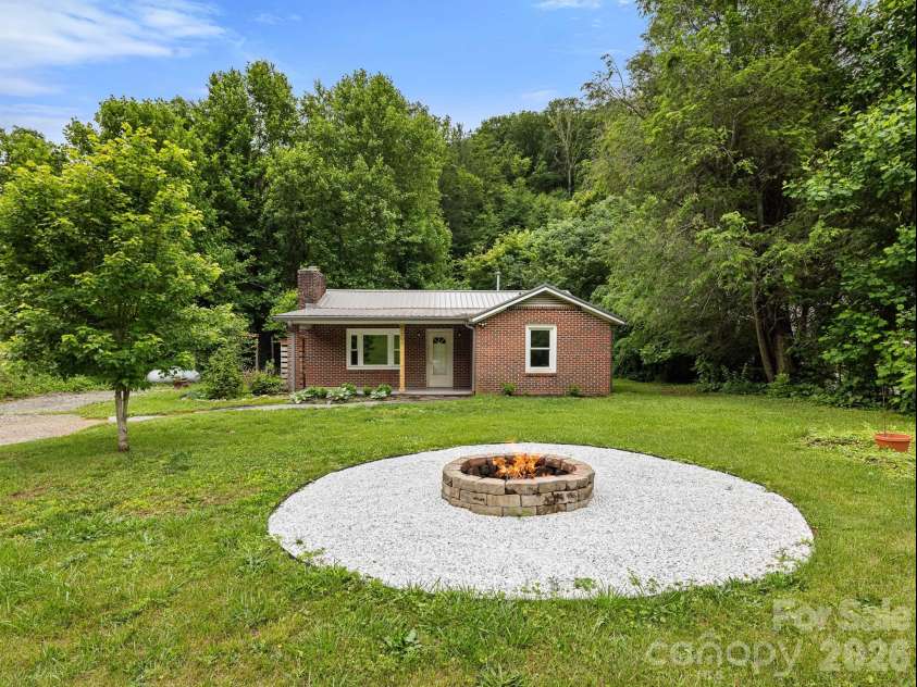 205 Old Fort Road, Fairview, NC 28730.  MLS# CAR4386603, YatesRealty ID 28131. 