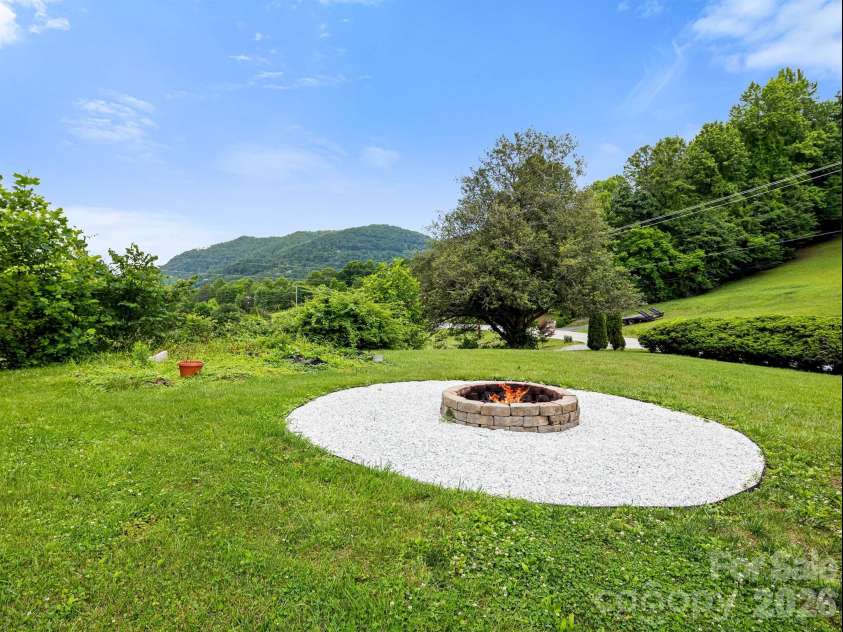 205 Old Fort Road, Fairview, NC 28730.  MLS# CAR4386603, YatesRealty ID 28131. 