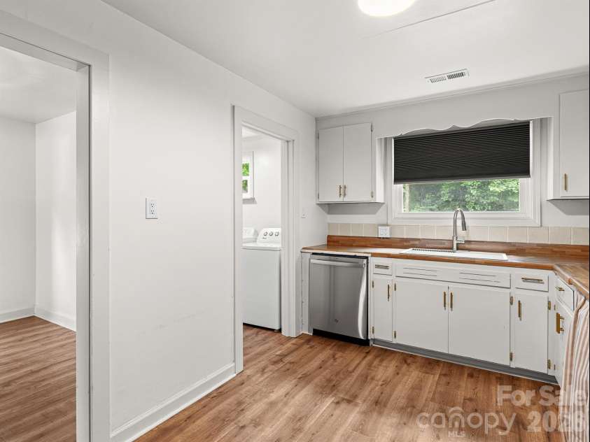 205 Old Fort Road, Fairview, NC 28730.  MLS# CAR4386603, YatesRealty ID 28131. 