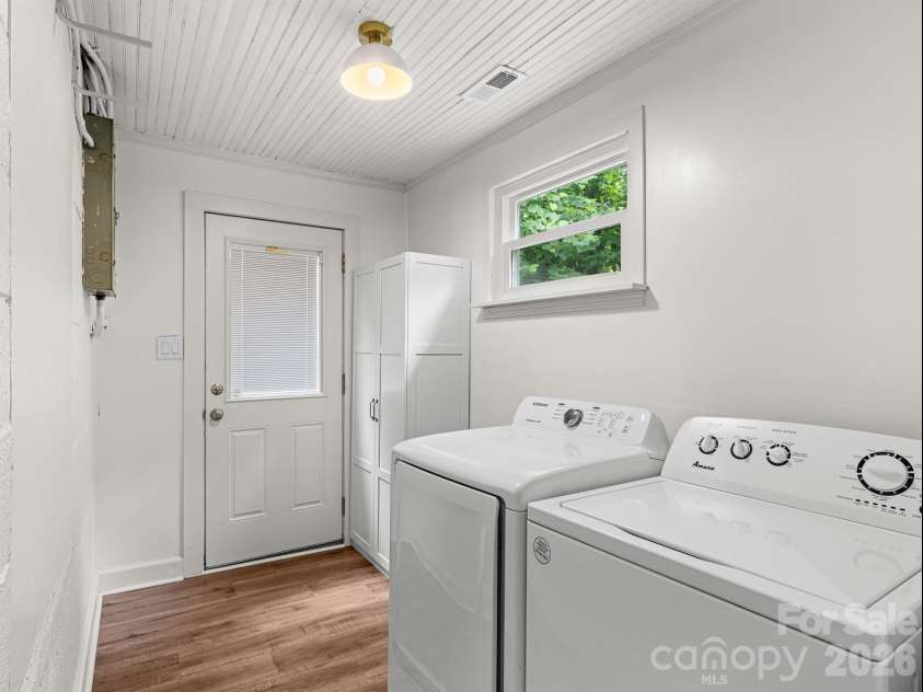 205 Old Fort Road, Fairview, NC 28730.  MLS# CAR4386603, YatesRealty ID 28131. 