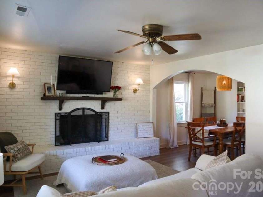 205 Old Fort Road, Fairview, NC 28730.  MLS# CAR4386603, YatesRealty ID 28131. 