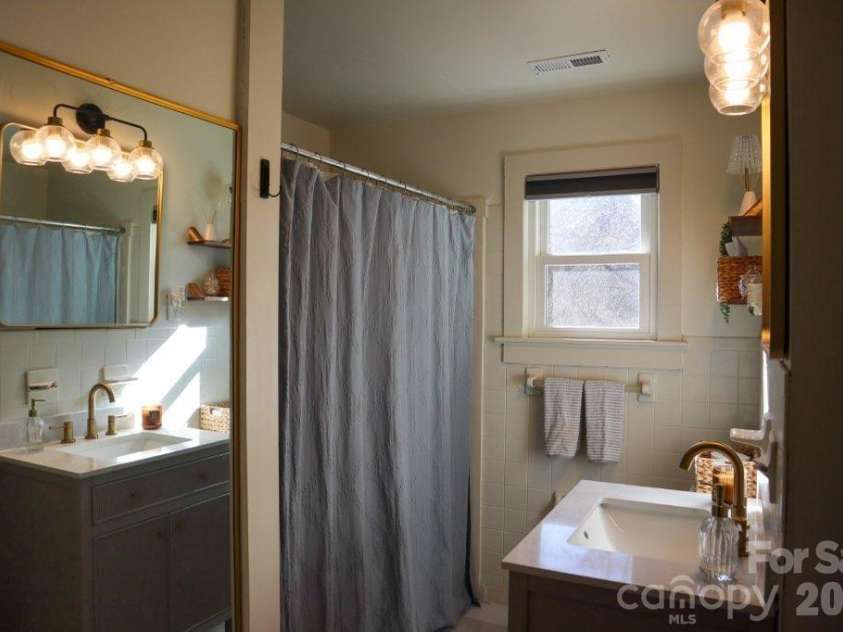 205 Old Fort Road, Fairview, NC 28730.  MLS# CAR4386603, YatesRealty ID 28131. 