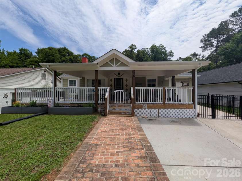 261 Broad Drive, Concord, NC 28025.  MLS# CAR4387853, YatesRealty ID 28132. 