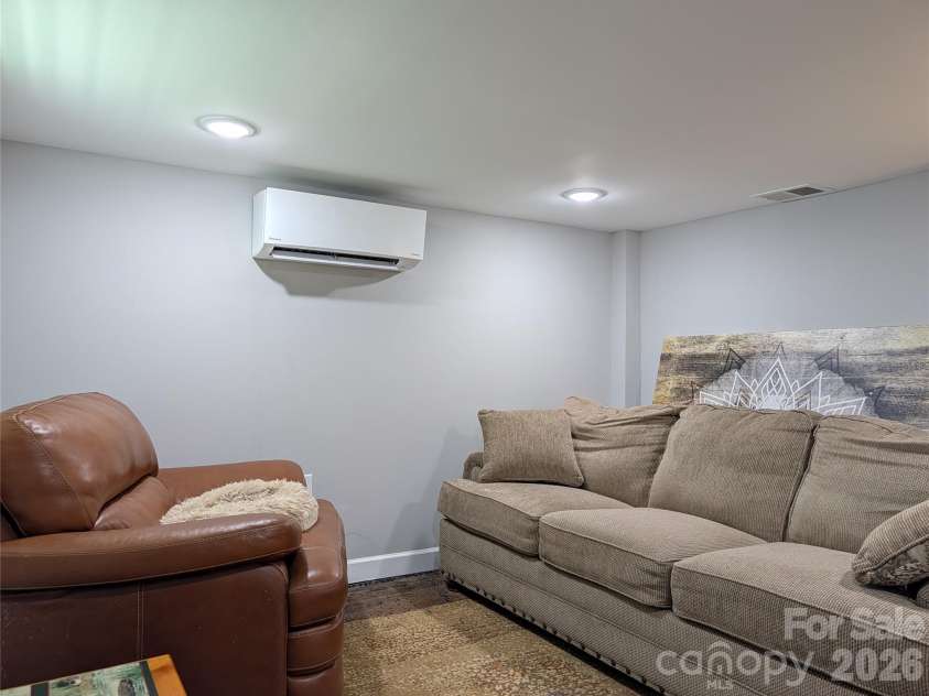 261 Broad Drive, Concord, NC 28025.  MLS# CAR4387853, YatesRealty ID 28132. 