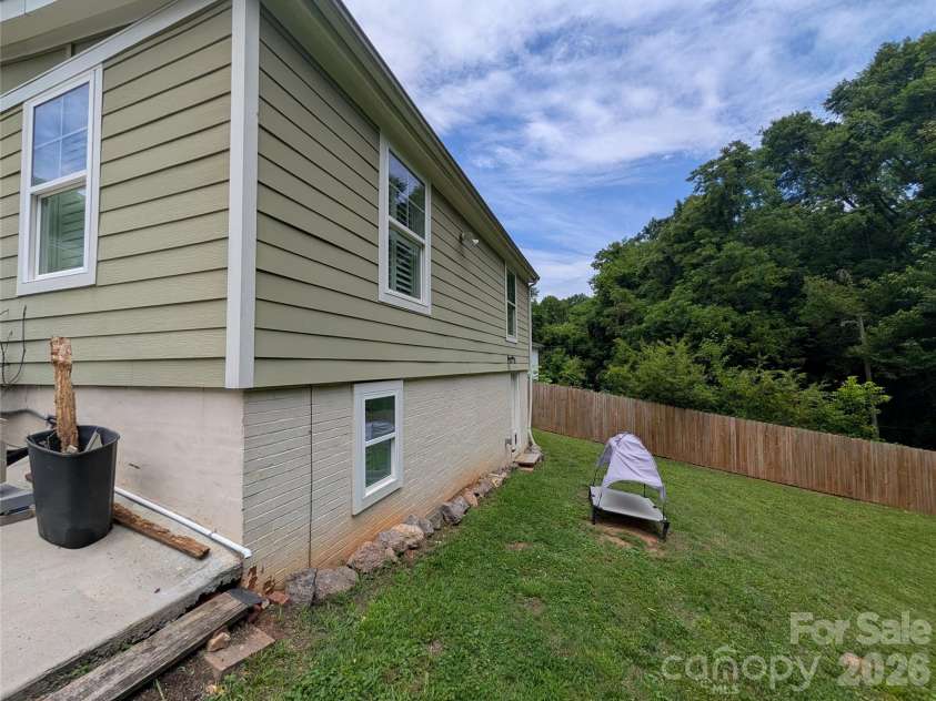 261 Broad Drive, Concord, NC 28025.  MLS# CAR4387853, YatesRealty ID 28132. 