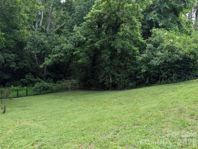 261 Broad Drive, Concord, NC 28025.  MLS# CAR4387853, YatesRealty ID 28132. 