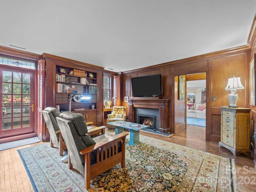 185 Macon Avenue, Asheville, NC 28804.  MLS# CAR4297815, YatesRealty ID 28133. 