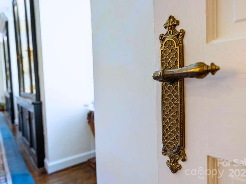 185 Macon Avenue, Asheville, NC 28804.  MLS# CAR4297815, YatesRealty ID 28133. 