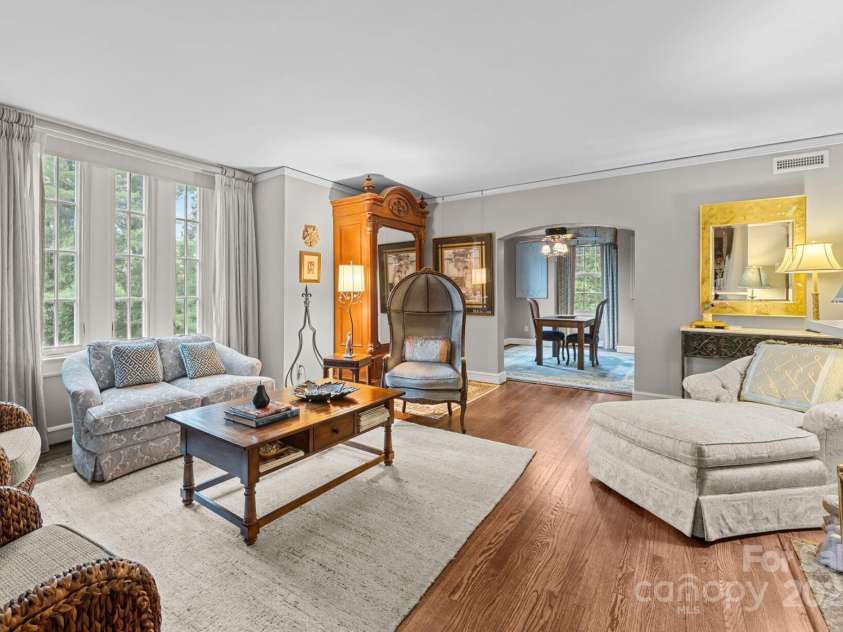 185 Macon Avenue, Asheville, NC 28804.  MLS# CAR4297815, YatesRealty ID 28133. 